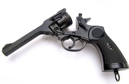 Indiana Jones: Indiana Jones Webley-Revolver, Fertig-Modell ... https://spaceart.de/produkte/idj007-indiana-jones-indiana-jones-webley-revolver.php