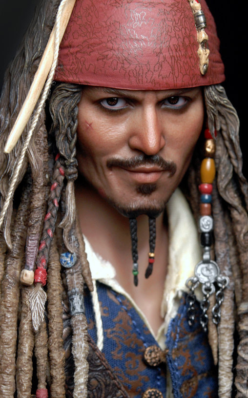 Pirates of the Caribbean - Fremde Gezeiten: Captain Jack Sparrow, 1/6 Figur von Hot Toys