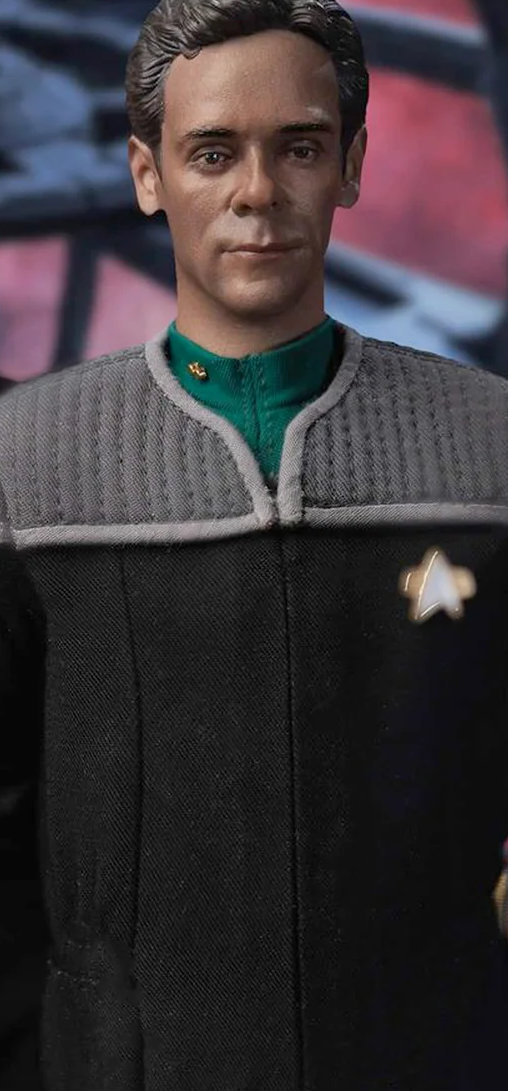 Star Trek - Deep Space Nine: Chief Medical Officer Lt Julian Bashir , 1/6 Figur ... https://spaceart.de/produkte/st037-julien-bashir-figur-exo6.php