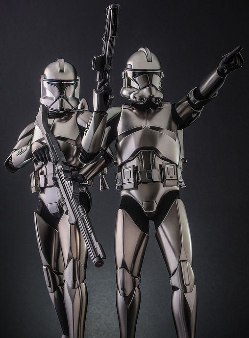 Star Wars - The Clone Wars: Clone Trooper - Chrome Version, 1/6 Figur ... https://spaceart.de/produkte/sw130-clone-trooper-chrome-version-figur-hot-toys-star-wars.php