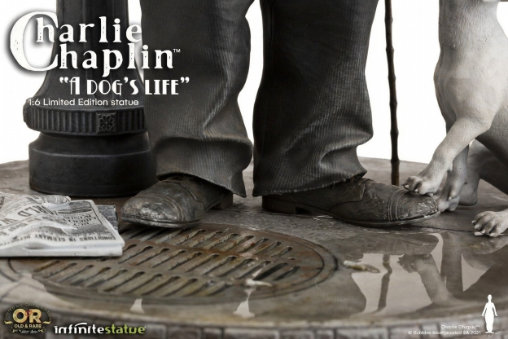 A Dogs Life: Charlie Chaplin, Statue von Infinite Statue