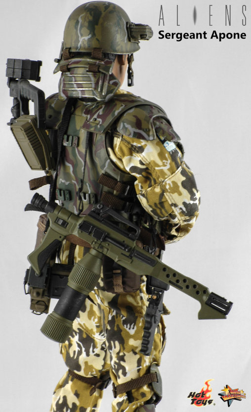 Aliens: Sergeant Apone, 1/6 Figur von Hot Toys