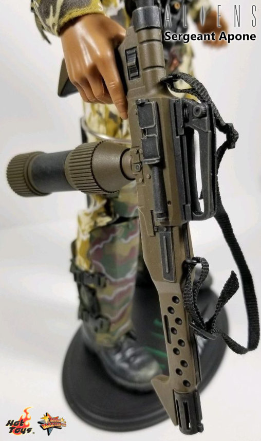 Aliens: Sergeant Apone, 1/6 Figur von Hot Toys