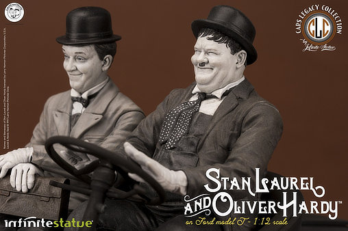 Am Rande der Kreissäge: Laurel und Hardy mit Ford Model T, Fertig-Modell von Infinite Statue