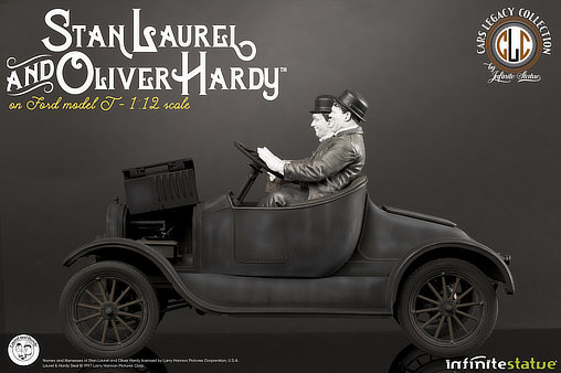 Am Rande der Kreissäge: Laurel und Hardy mit Ford Model T, Fertig-Modell von Infinite Statue