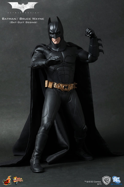 Batman Begins: Batman / Bruce Wayne - Batsuit Begins Version, 1/6 Figur von Hot Toys