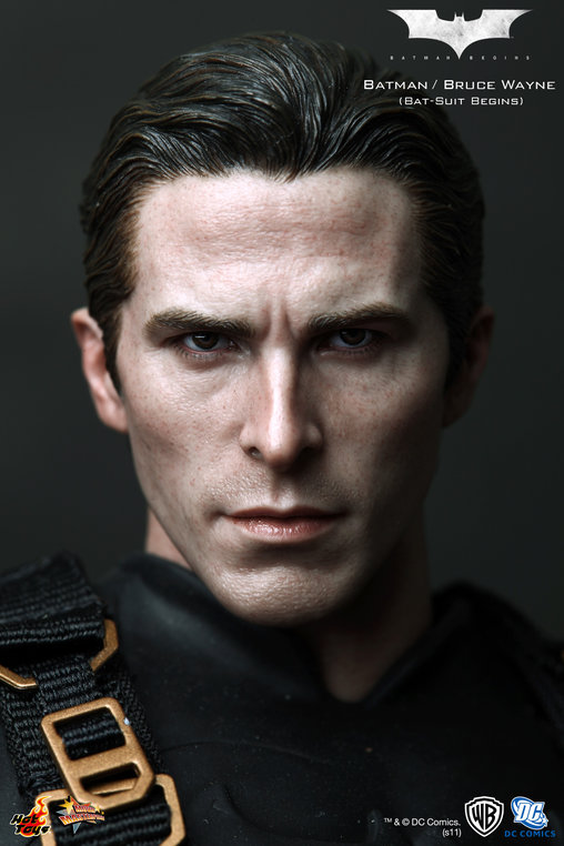 Batman Begins: Batman / Bruce Wayne - Batsuit Begins Version, 1/6 Figur von Hot Toys