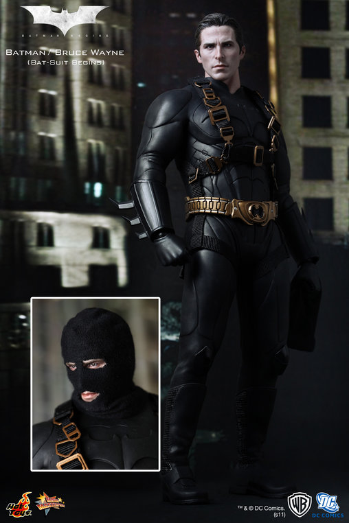 Batman Begins: Batman / Bruce Wayne - Batsuit Begins Version, 1/6 Figur von Hot Toys