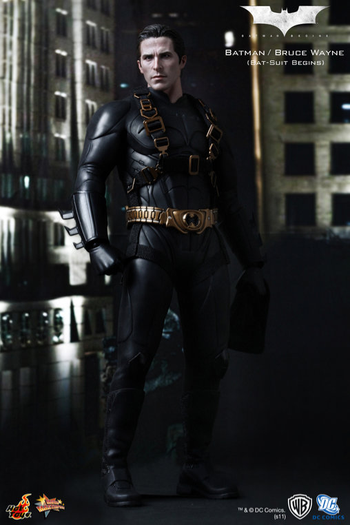 Batman Begins: Batman / Bruce Wayne - Batsuit Begins Version, 1/6 Figur von Hot Toys