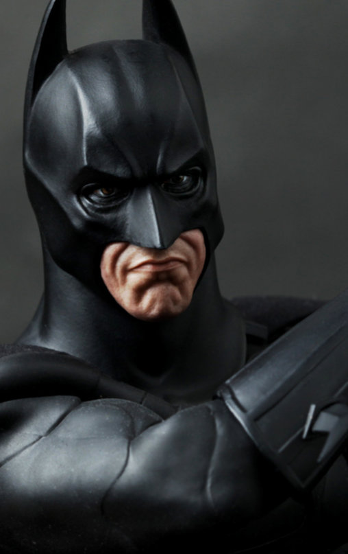Batman Begins: Batman / Bruce Wayne - Batsuit Begins Version, 1/6 Figur von Hot Toys