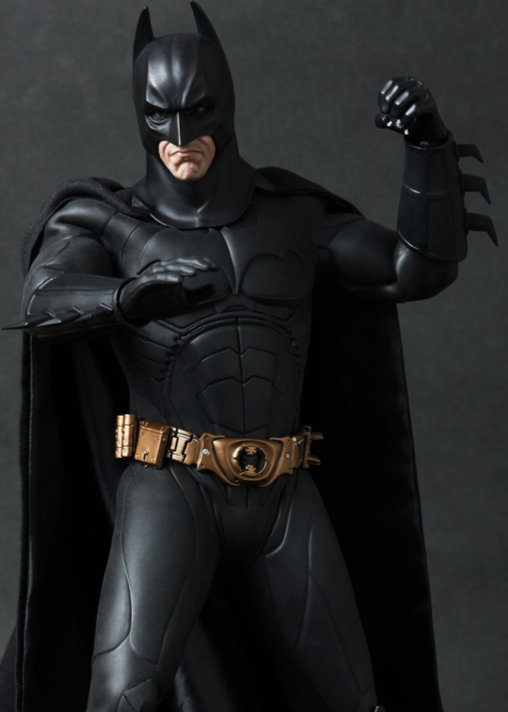Batman Begins: Batman / Bruce Wayne - Batsuit Begins Version, 1/6 Figur von Hot Toys