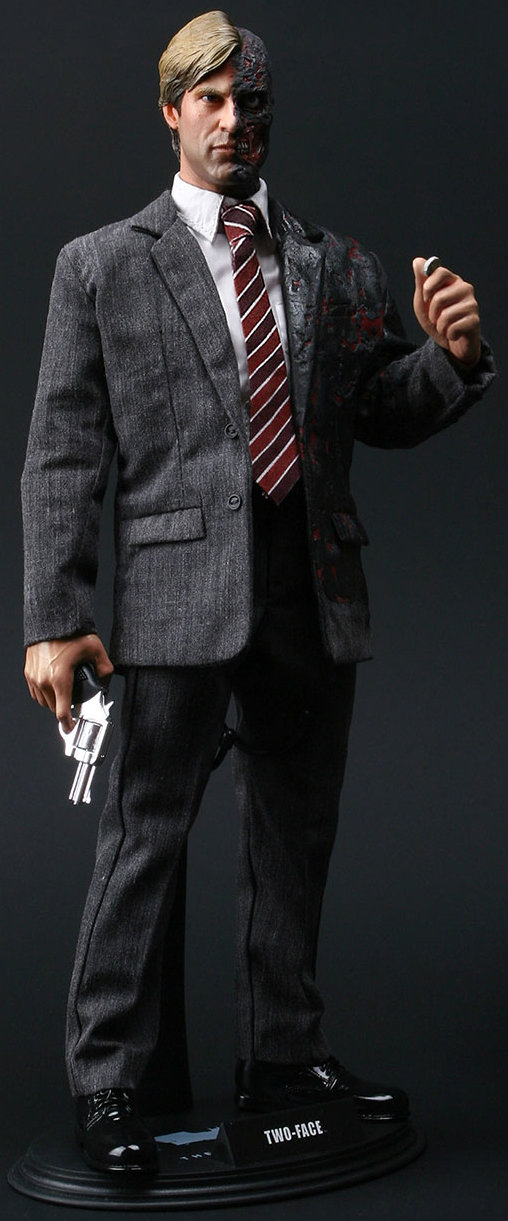 Batman - The Dark Knight: Two-Face - Harvey Dent, 1/6 Figur von Hot Toys