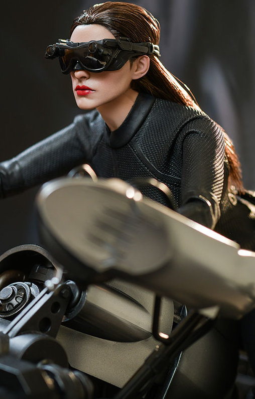 Batman - The Dark Knight Rises: Catwoman, 1/6 Figur von Hot Toys