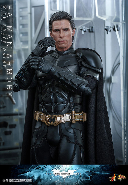 Batman - The Dark Knight Rises: Batman Armory with Bruce Wayne, 1/6 Figur von Hot Toys