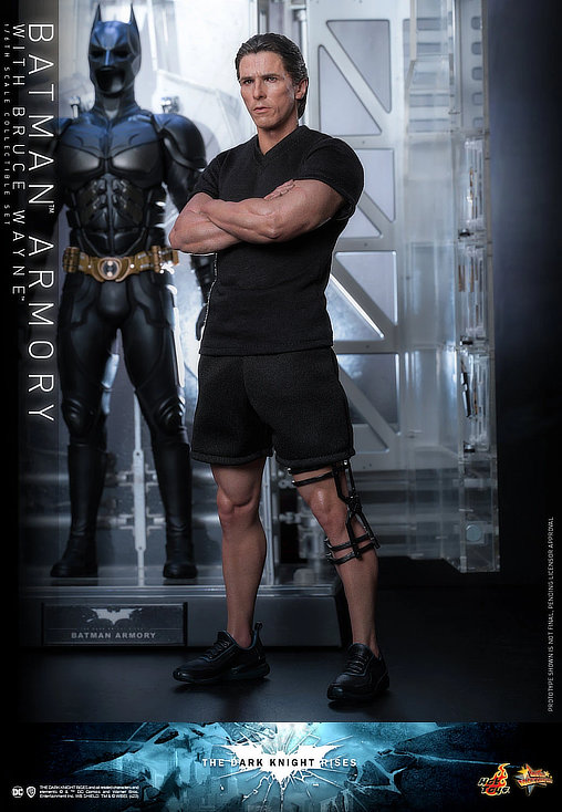 Batman - The Dark Knight Rises: Batman Armory with Bruce Wayne, 1/6 Figur von Hot Toys