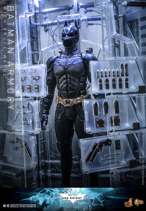 Batman - The Dark Knight Rises: Batman Armory with Bruce Wayne, 1/6 Figur von Hot Toys