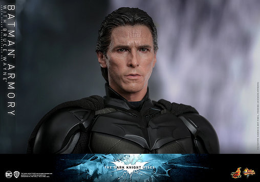 Batman - The Dark Knight Rises: Batman Armory with Bruce Wayne, 1/6 Figur von Hot Toys