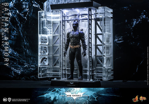 Batman - The Dark Knight Rises: Batman Armory with Bruce Wayne, 1/6 Figur von Hot Toys
