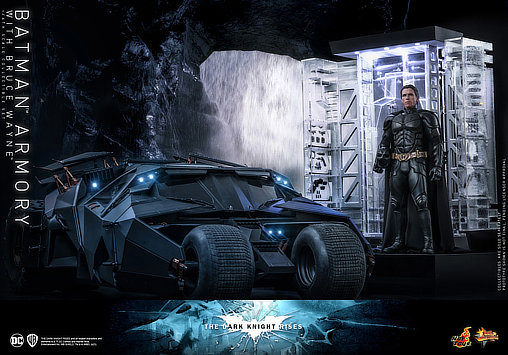Batman - The Dark Knight Rises: Batman Armory with Bruce Wayne, 1/6 Figur von Hot Toys
