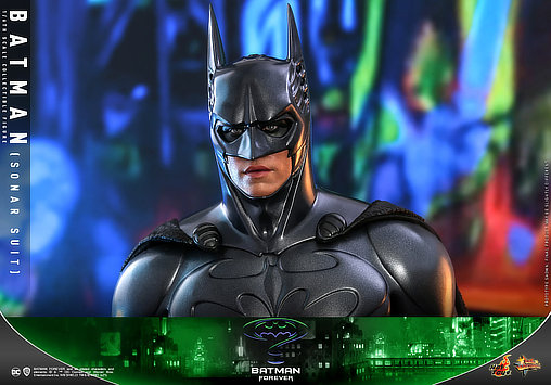 Batman Forever: Batman - Sonar Suit, 1/6 Figur von Hot Toys