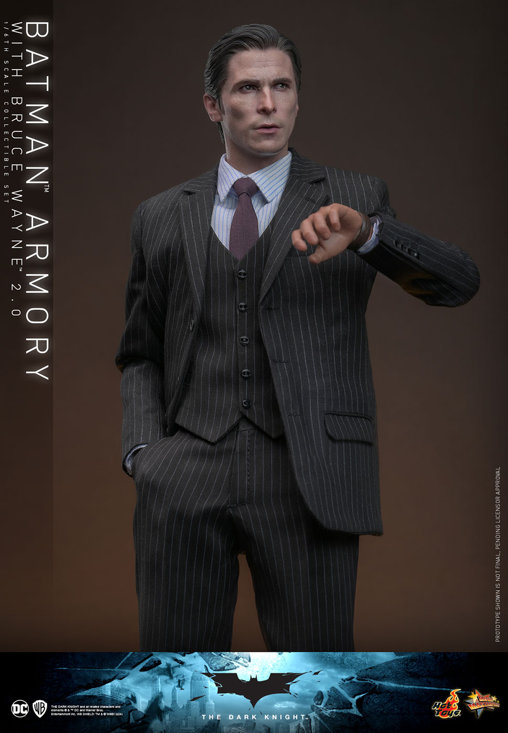 Batman - The Dark Knight: Batman Armory with Bruce Wayne - 2.0, 1/6 Figur von Hot Toys