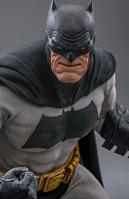 Batman - The Dark Knight Returns: Batman, 1/6 Figur von Hot Toys