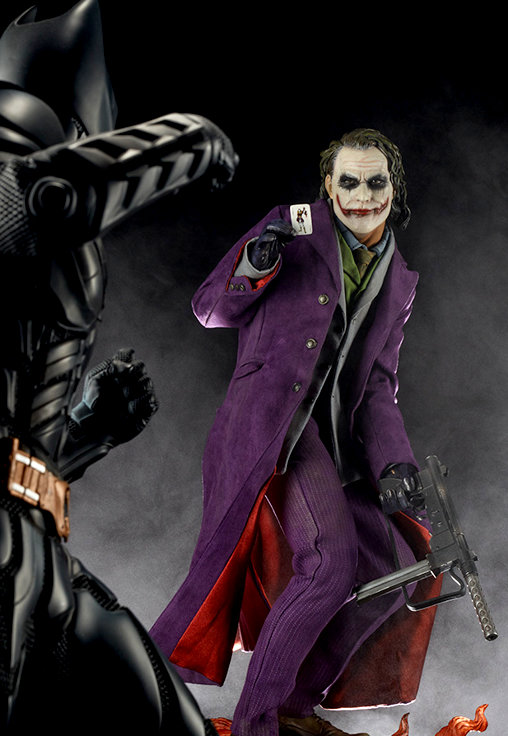 Batman - The Dark Knight: The Joker, Premium Format Figur von Sideshow