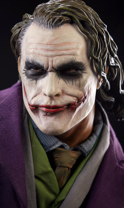 Batman - The Dark Knight: The Joker, Premium Format Figur von Sideshow