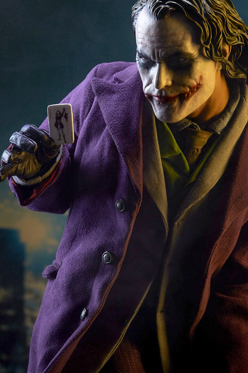 Batman - The Dark Knight: The Joker, Premium Format Figur von Sideshow