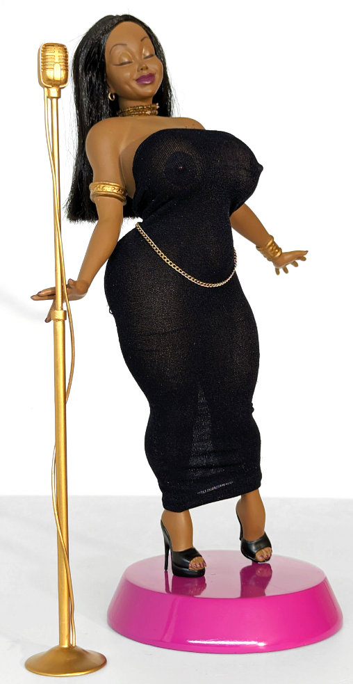 Booty Babes: Coco, Statue von Spencer Davis