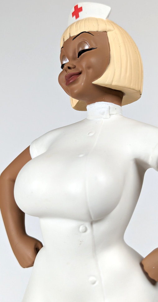 Booty Babes: Nurse, Statue von Spencer Davis