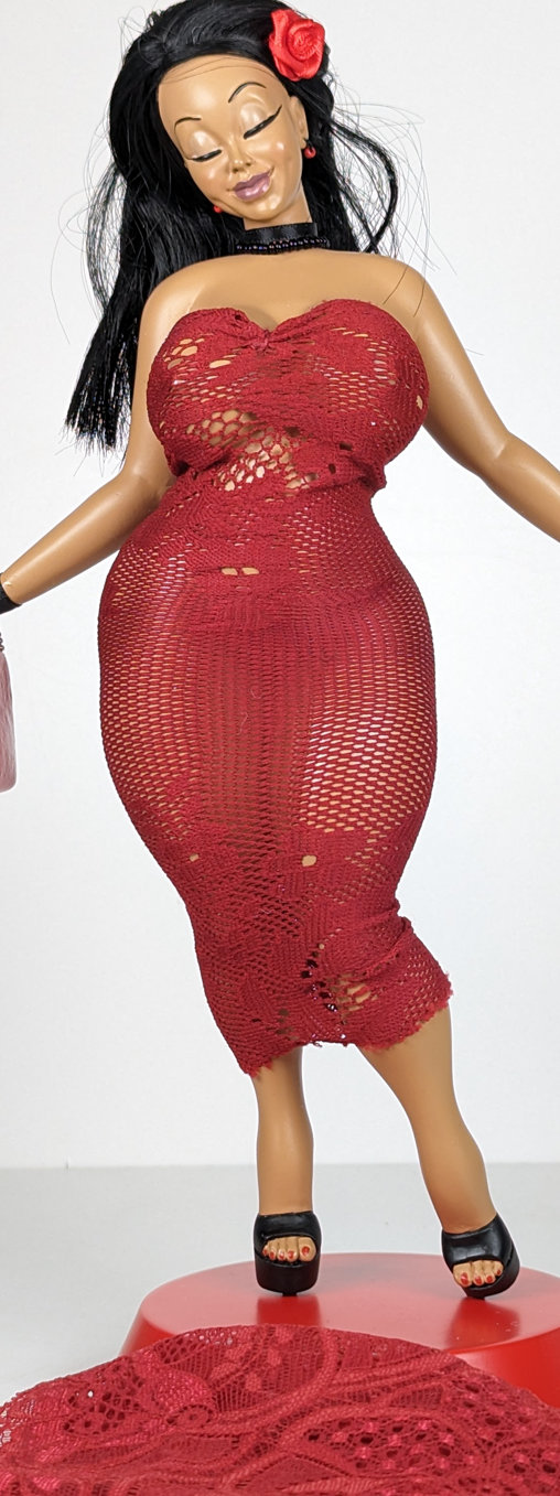 Booty Babes: Spanish Fly, Statue von Spencer Davis