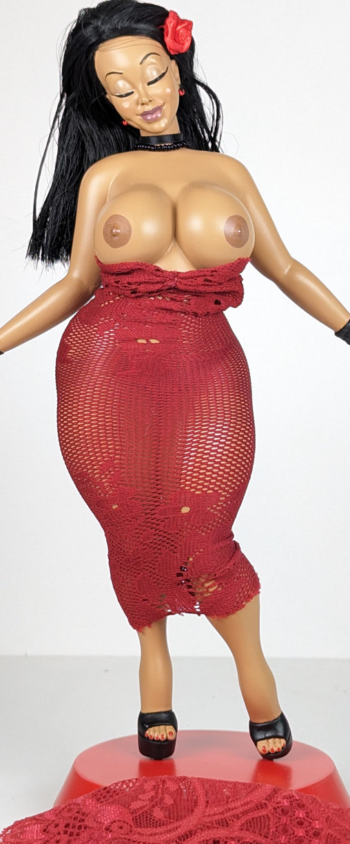 Booty Babes: Spanish Fly, Statue von Spencer Davis