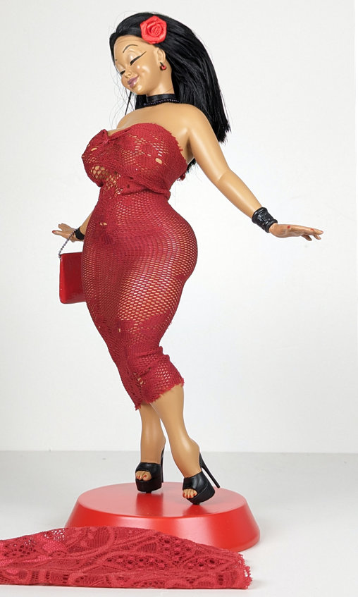 Booty Babes: Spanish Fly, Statue von Spencer Davis
