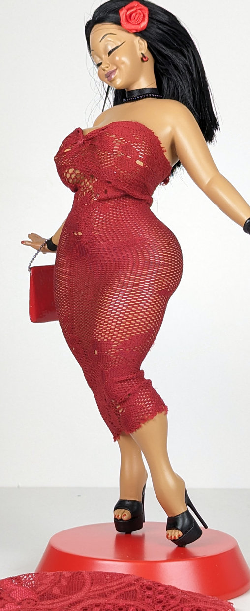 Booty Babes: Spanish Fly, Statue von Spencer Davis
