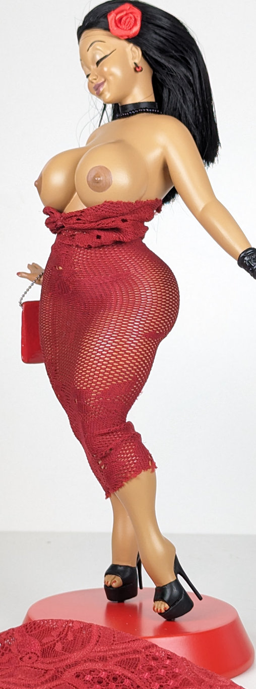Booty Babes: Spanish Fly, Statue von Spencer Davis