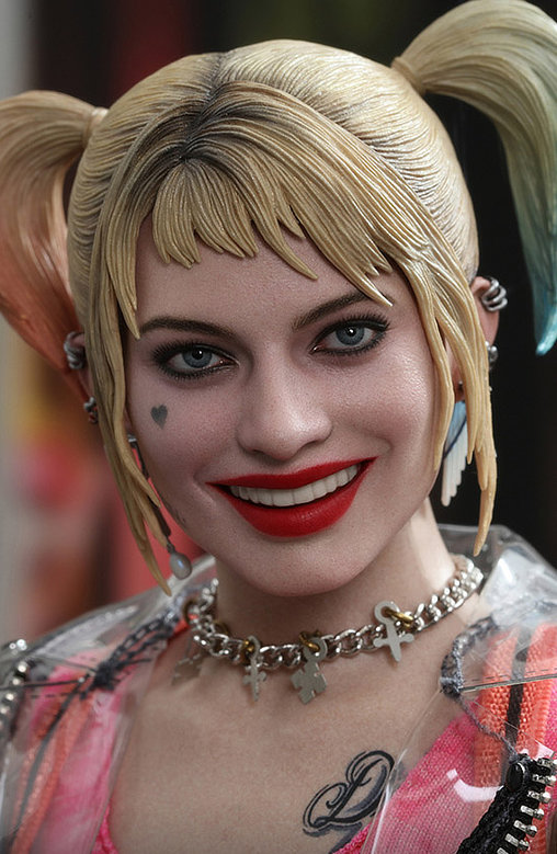 Birds of Prey: Harley Quinn - Caution Tape Jacket Version, 1/6 Figur von Hot Toys