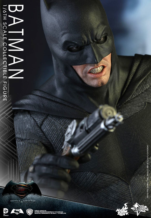 Batman v Superman - Dawn of Justice: Batman - With Sniper Rifle, 1/6 Figur von Hot Toys
