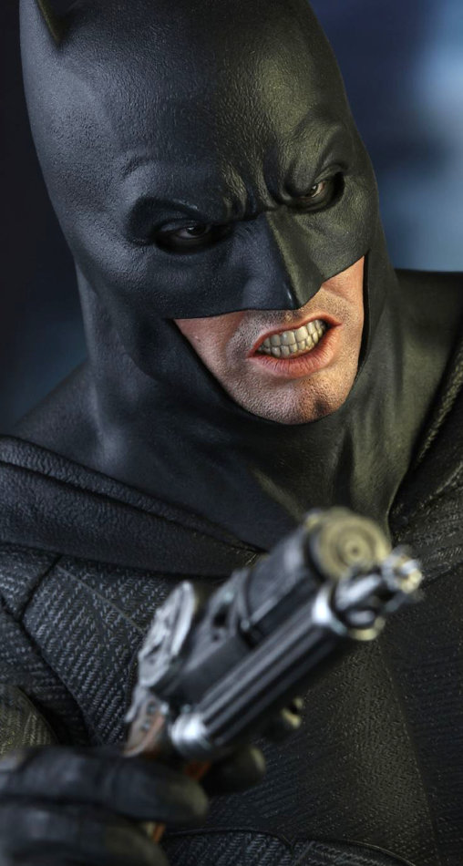 Batman v Superman - Dawn of Justice: Batman - With Sniper Rifle, 1/6 Figur von Hot Toys