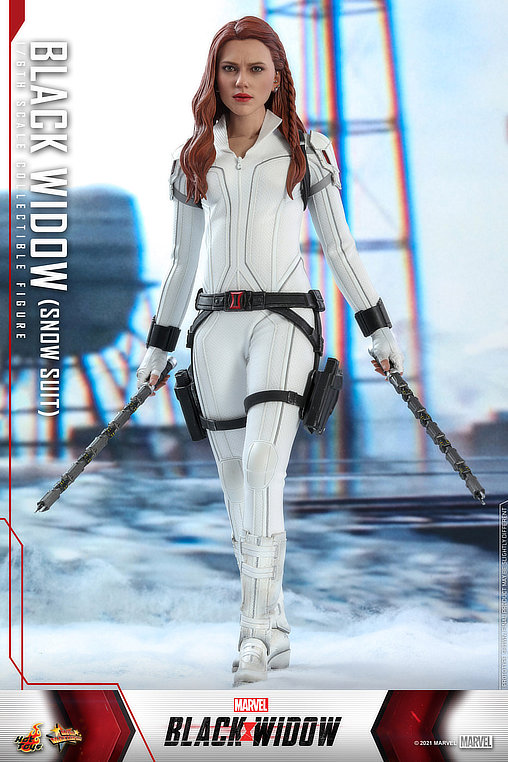 Black Widow: Natasha Romanoff - Snow Suit, 1/6 Figur von Hot Toys
