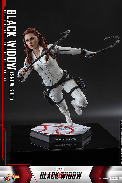 Black Widow: Natasha Romanoff - Snow Suit, 1/6 Figur von Hot Toys