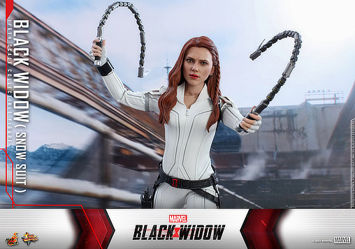 Black Widow: Natasha Romanoff - Snow Suit, 1/6 Figur von Hot Toys