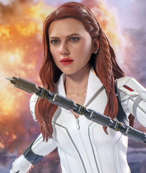 Black Widow: Natasha Romanoff - Snow Suit, 1/6 Figur von Hot Toys