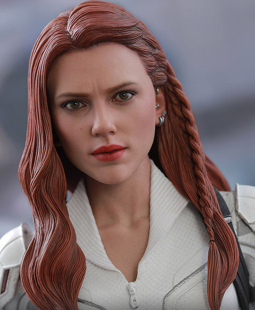 Black Widow: Natasha Romanoff - Snow Suit, 1/6 Figur von Hot Toys