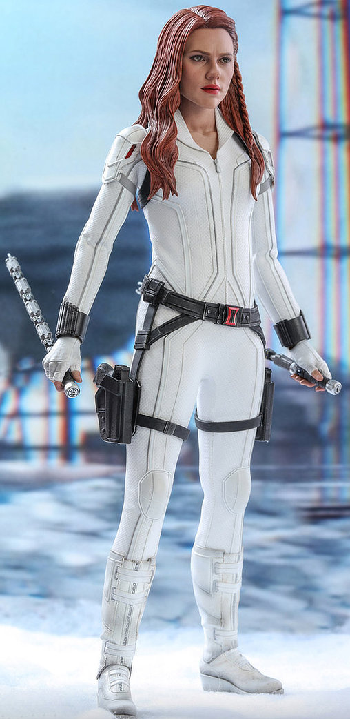 Black Widow: Natasha Romanoff - Snow Suit, 1/6 Figur von Hot Toys