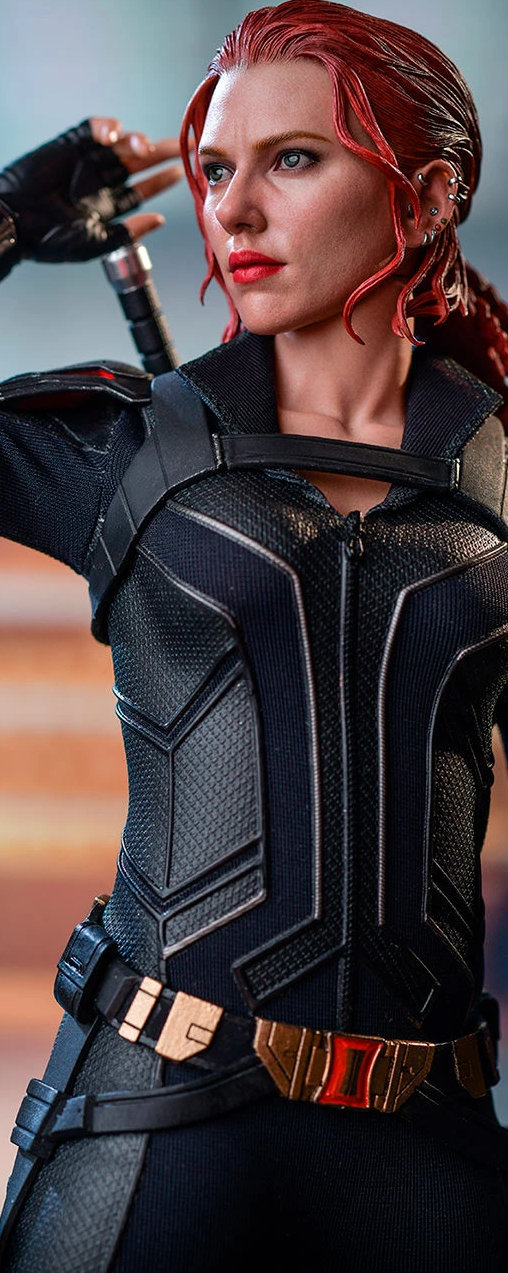 Black Widow: Natasha Romanoff - Black Suit, 1/6 Figur von Hot Toys