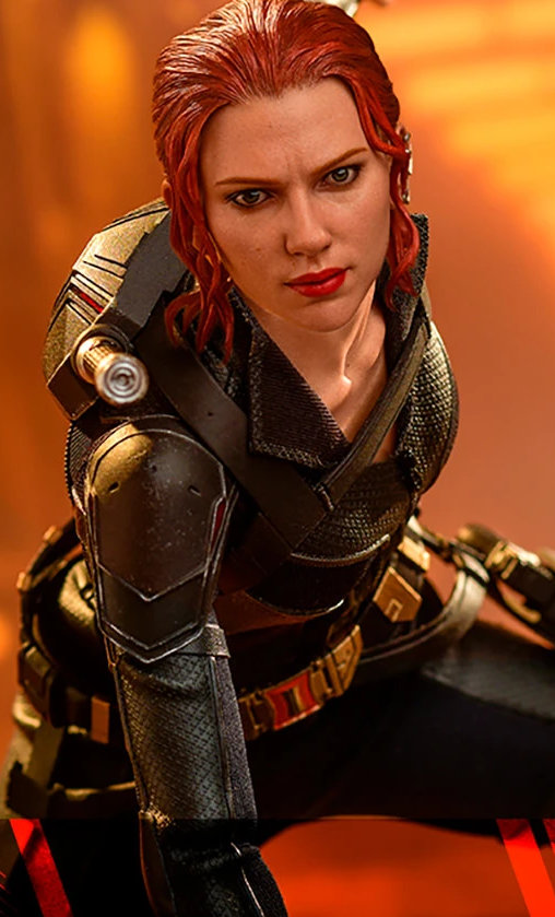 Black Widow: Natasha Romanoff - Black Suit, 1/6 Figur von Hot Toys