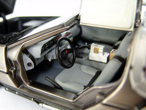 Zurück in die Zukunft 3: DeLorean, Fertig-Modell von Sun Star