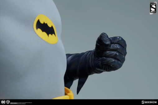 Batman: Classic Retro Batman, Premium Format Figur ... https://spaceart.de/produkte/batman-classic-retro-statue-premium-format-figur-sideshow-bm042.php