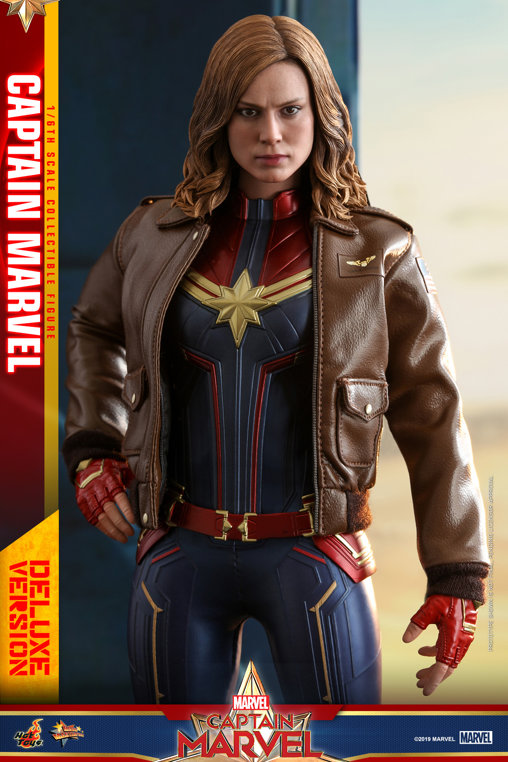 Captain Marvel: Captain Marvel - Deluxe, 1/6 Figur von Hot Toys